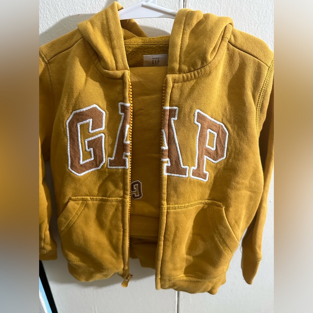 GAP SWEAT SUIT